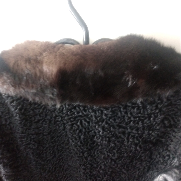 Genuine 0ersian Lamb/Sheep real fur coat,Leather, curly black fur, buttoned - Picture 5 of 6